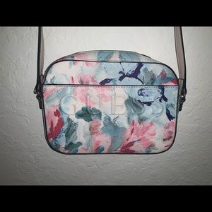 Guess crossbody 🥰